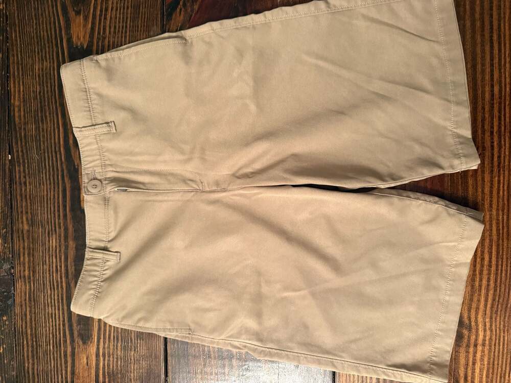 Under Armour HeatGear Loose Fit Chino Shorts Khaki Size 16